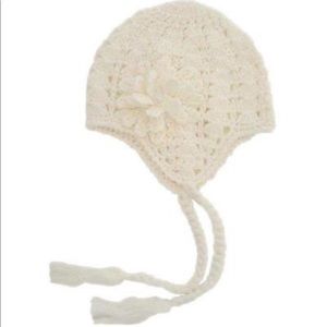 Huggalugs...Child’s Cream Beanie with Flower(BNWT)